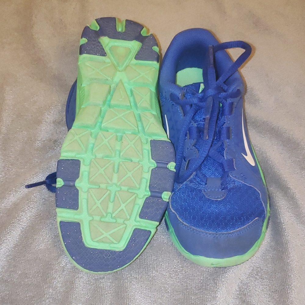Nike boys size 1 Y